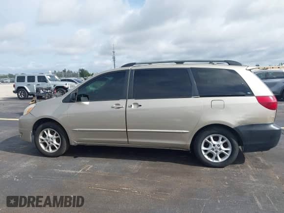 2004 Toyota Sienna XLE z VIN 5TDZA22C94S005059, wystawiony jako IAAI lot #43152895 z przebiegiem 187 536 mil mil oraz . Historia ofert i sprzedaży dostępna na DreamBid. Obrazek 14.