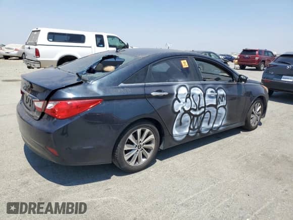 2014 Hyundai Sonata SE z VIN 5NPEC4AC8EH820799, wystawiony jako Copart lot #64248445 z przebiegiem 153 203 mil mil oraz Szkoda całkowita • Salvage title. Historia ofert i sprzedaży dostępna na DreamBid. Obrazek 3.