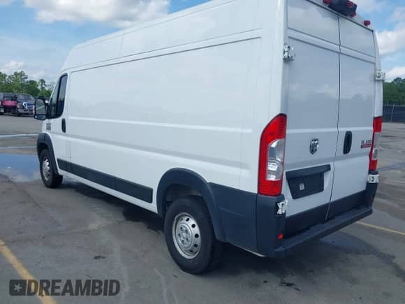 2020 Ram ProMaster Cargo z VIN 3C6URVHG6LE110818, wystawiony jako IAAI lot #42457793 z przebiegiem 185 699 mil mil oraz . Historia ofert i sprzedaży dostępna na DreamBid. Obrazek 3.