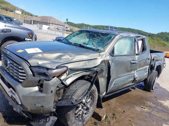 2024 Toyota Tacoma SR5 with VIN 3TMLB5JN3RM069502, listed as a IAAI auction lot 43167922 with 9,100 mi miles and . Bid and sale history available at DreamBid. Image 6.