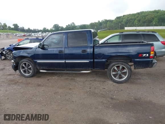 2005 GMC Sierra 1500 SLE with VIN 2GTEK13T951298250, listed as a IAAI auction lot 42376133 with Not provided miles and . Bid and sale history available at DreamBid. Image 14.
