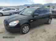 2010 Hyundai Accent GS z VIN KMHCM3AC9AU163201, wystawiony jako Copart lot #67979735 z przebiegiem 136 198 mil mil oraz Szkoda całkowita • Salvage title. Historia ofert i sprzedaży dostępna na DreamBid. Obrazek 1.