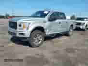 2018 Ford F-150 XL z VIN 1FTEW1E55JFA27725, wystawiony jako IAAI lot #43219314 z przebiegiem 121 282 mil mil oraz . Historia ofert i sprzedaży dostępna na DreamBid. Obrazek 2.