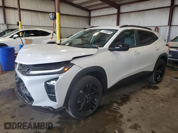 2025 Chevrolet Trax ACTIV z VIN KL77LKEP6SC104269, wystawiony jako Copart lot #71298825 z przebiegiem 4 877 mil mil oraz Szkoda całkowita • Salvage title. Historia ofert i sprzedaży dostępna na DreamBid. Obrazek 1.