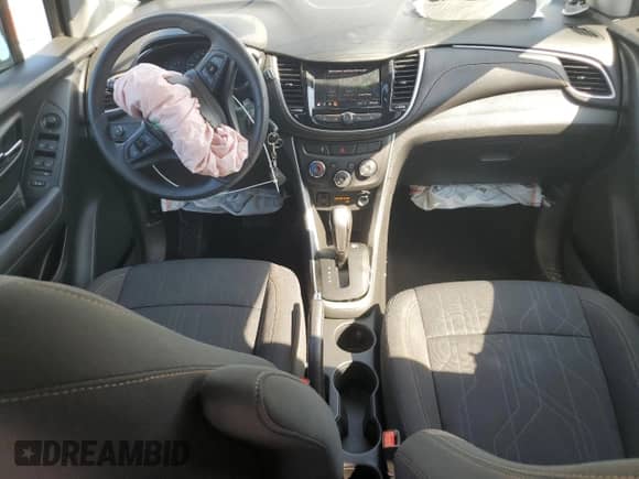 2020 Chevrolet Trax LT with VIN KL7CJLSB6LB320035, listed as a Copart auction lot 81904095 with 39,218 mi miles and Salvage title. Bid and sale history available at DreamBid. Image 8.