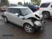 2012 MINI Hardtop z VIN WMWSU3C56CT539812, wystawiony jako IAAI lot #43268307 z przebiegiem 108 198 mil mil oraz . Historia ofert i sprzedaży dostępna na DreamBid. Obrazek 1.