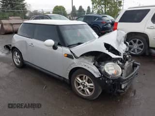 2012 MINI Hardtop z VIN WMWSU3C56CT539812, wystawiony jako IAAI lot #43268307 z przebiegiem 108 198 mil mil oraz . Historia ofert i sprzedaży dostępna na DreamBid. Obrazek 1.