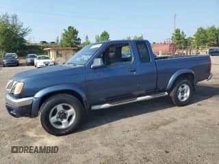 2000 Nissan Frontier XE z VIN 1N6ED26Y2YC430879, wystawiony jako Copart lot #63124615 z przebiegiem 339 386 mil mil oraz Szkoda całkowita • Salvage title. Historia ofert i sprzedaży dostępna na DreamBid. Obrazek 1.