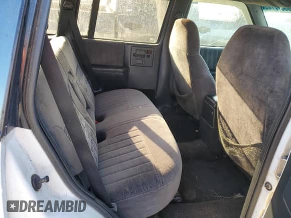 1993 Chevrolet Blazer с VIN 1GNCS13W2P2176146, выставлен на аукционе Copart как лот 83377744 с пробегом 135 816 миль миль и На запчасти • Non repairable. История ставок и продаж доступна на DreamBid. Изображение 11.