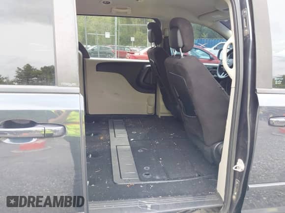 2014 Dodge Grand Caravan SXT with VIN 2C4RDGCG9ER245423, listed as a IAAI auction lot 43340034 with 228,584 mi miles and . Bid and sale history available at DreamBid. Image 8.
