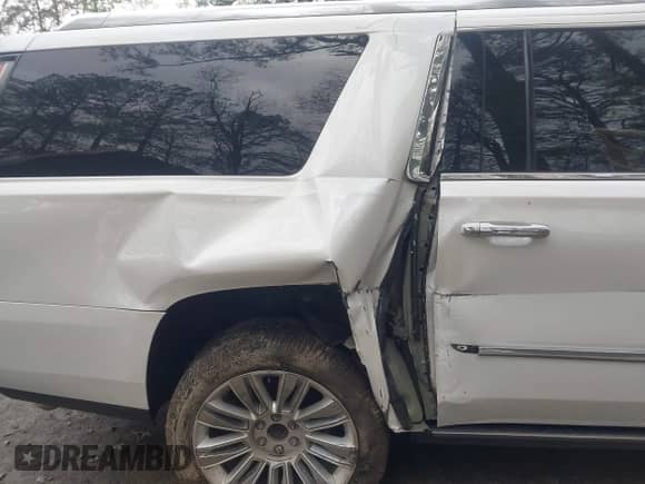 2018 Cadillac Escalade ESV Platinum с VIN 1GYS4KKJ1JR221239, выставлен на аукционе IAAI как лот 41968181 с пробегом 179 749 миль миль и . История ставок и продаж доступна на DreamBid. Изображение 6.