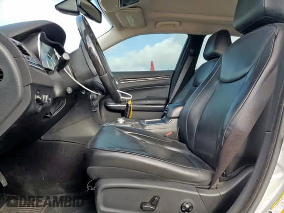 2020 Chrysler 300 Limited с VIN 2C3CCAEG1LH102816, выставлен на аукционе Copart как лот 62476755 с пробегом 95 967 миль миль и Списание • Salvage title. История ставок и продаж доступна на DreamBid. Изображение 7.