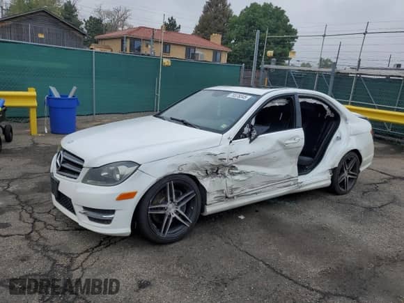 2014 Mercedes-Benz C 300 Sport with VIN WDDGF8AB1ER315264, listed as a Copart auction lot 70376345 with 129,284 mi miles and Salvage title. Bid and sale history available at DreamBid. Image 1.