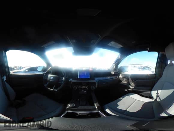 2025 Toyota Tacoma SR z VIN 3TYLB5JN7ST066516, wystawiony jako IAAI lot #43155848 z przebiegiem 2 019 mil mil oraz . Historia ofert i sprzedaży dostępna na DreamBid. Obrazek 18.