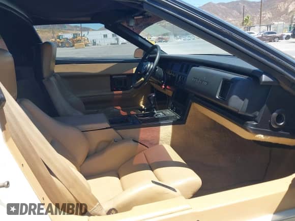 1985 Chevrolet Corvette с VIN 1G1YY0785F5121831, выставлен на аукционе IAAI как лот 42819823 с пробегом 106 504 миль миль и . История ставок и продаж доступна на DreamBid. Изображение 5.