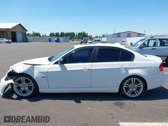 2009 BMW 3 Series 335d z VIN WBAPN73509A266106, wystawiony jako IAAI lot #42688609 z przebiegiem 193 710 mil mil oraz . Historia ofert i sprzedaży dostępna na DreamBid. Obrazek 15.