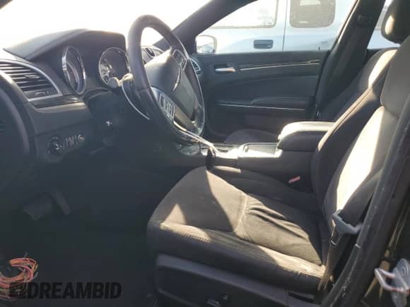 2011 Chrysler 300 с VIN 2C3CA4CG9BH536006, выставлен на аукционе Copart как лот 72088835 с пробегом 149 552 миль миль и Списание • Salvage title. История ставок и продаж доступна на DreamBid. Изображение 7.