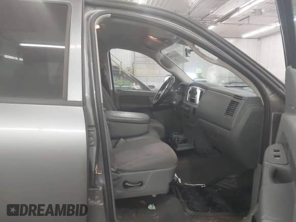 2007 Dodge 1500 SLT z VIN 1D7HU18257J523396, wystawiony jako IAAI lot #43312304 z przebiegiem 221 564 mil mil oraz . Historia ofert i sprzedaży dostępna na DreamBid. Obrazek 5.