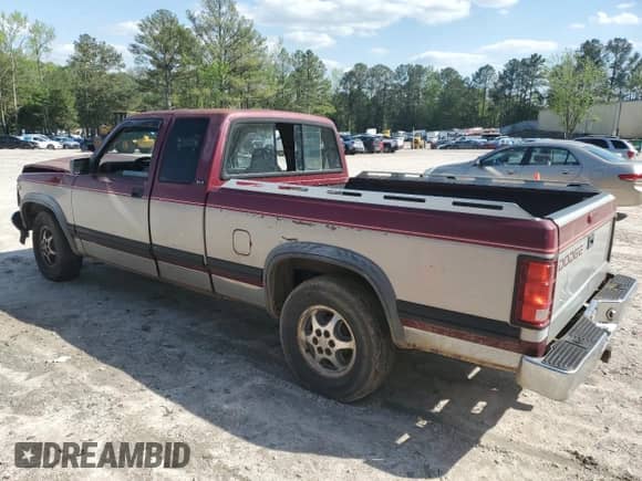 1996 Dodge Dakota z VIN 1B7GL23X8TS506467, wystawiony jako Copart lot #52196225 z przebiegiem 201 534 mil mil oraz Szkoda całkowita • Salvage title. Historia ofert i sprzedaży dostępna na DreamBid. Obrazek 2.