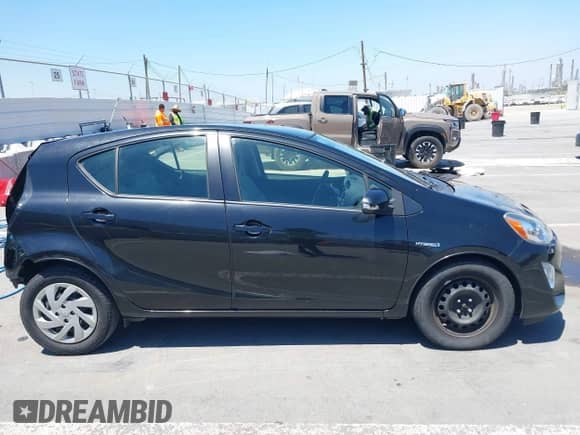 2015 Toyota Prius One z VIN JTDKDTB34F1093615, wystawiony jako IAAI lot #42850573 z przebiegiem 158 590 mil mil oraz . Historia ofert i sprzedaży dostępna na DreamBid. Obrazek 14.