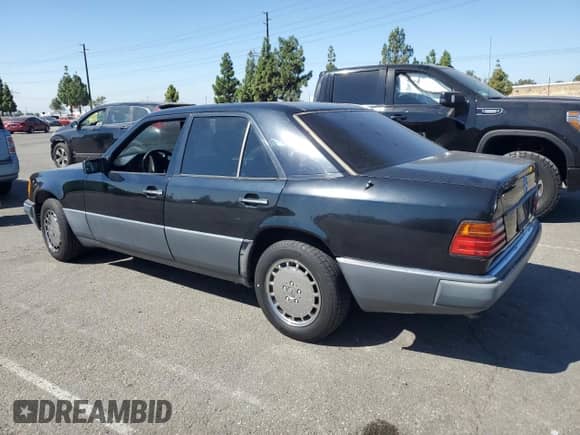1991 Mercedes-Benz 300 E with VIN WDBEA30D6MB375472, listed as a Copart auction lot 72051175 with 167,329 mi miles and Clean title. Bid and sale history available at DreamBid. Image 2.
