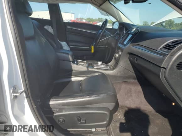 2018 Chrysler 300 Touring L z VIN 2C3CCAAG8JH342061, wystawiony jako Copart lot #81662535 z przebiegiem 250 848 mil mil oraz Szkoda całkowita • Salvage title. Historia ofert i sprzedaży dostępna na DreamBid. Obrazek 7.