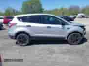 2017 Ford Escape SE с VIN 1FMCU9G93HUB34575, выставлен на аукционе IAAI как лот 42279592 с пробегом 71 904 миль миль и . История ставок и продаж доступна на DreamBid. Изображение 14.