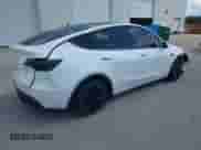 2022 Tesla Model Y Long Range z VIN 7SAYGDEE1NF385915, wystawiony jako IAAI lot #42458295 z przebiegiem 68 345 mil mil oraz . Historia ofert i sprzedaży dostępna na DreamBid. Obrazek 4.
