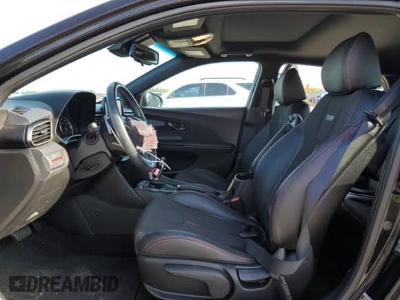 2020 Hyundai Veloster 2.0 z VIN KMHTG6AF5LU030585, wystawiony jako Copart lot #67114883 z przebiegiem 25 577 mil mil oraz . Historia ofert i sprzedaży dostępna na DreamBid. Obrazek 7.