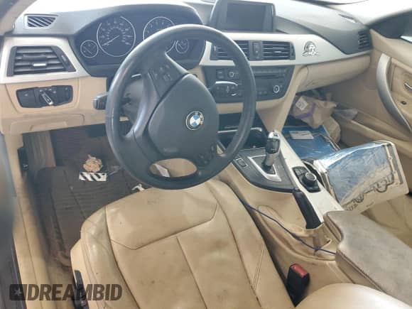 2012 BMW 3 Series 328i с VIN WBA3A5C53CF257280, выставлен на аукционе Copart как лот 81100365 с пробегом Не указан миль и На запчасти • Non repairable. История ставок и продаж доступна на DreamBid. Изображение 8.