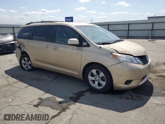 2012 Toyota Sienna LE AAS с VIN 5TDKK3DCXCS219252, выставлен на аукционе Copart как лот 80136015 с пробегом 142 864 миль миль и Списание • Salvage title. История ставок и продаж доступна на DreamBid. Изображение 4.