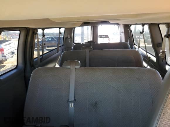2018 Chevrolet Express Passenger LT z VIN 1GAZGPFG1J1320173, wystawiony jako Copart lot #45585895 z przebiegiem 202 040 mil mil oraz Szkoda całkowita • Salvage title. Historia ofert i sprzedaży dostępna na DreamBid. Obrazek 10.