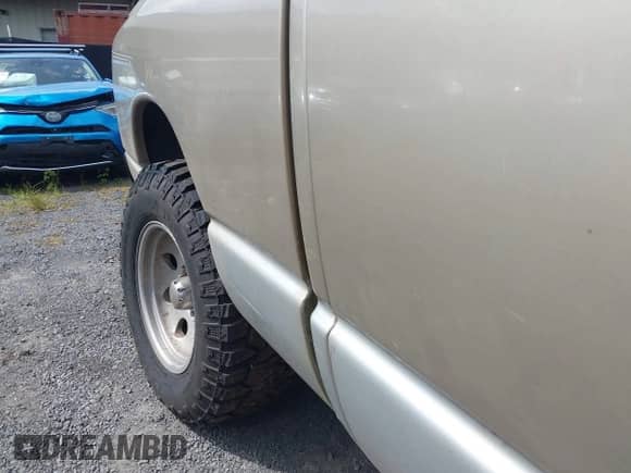 2003 Dodge 1500 ST z VIN 1D7HU18N83J639891, wystawiony jako IAAI lot #42820212 z przebiegiem 164 142 mil mil oraz . Historia ofert i sprzedaży dostępna na DreamBid. Obrazek 6.
