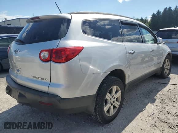 2009 Chevrolet Traverse 1LT with VIN 1GNEV23D59S102906, listed as a Copart auction lot 70272585 with 209,128 mi miles and Salvage title. Bid and sale history available at DreamBid. Image 3.