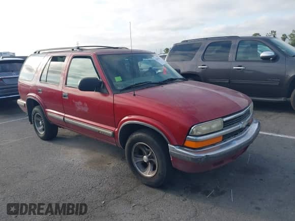 1998 Chevrolet Blazer LS with VIN 1GNCS13W2W2124918, listed as a IAAI auction lot 42643342 with 176,695 mi miles and . Bid and sale history available at DreamBid. Image 1.