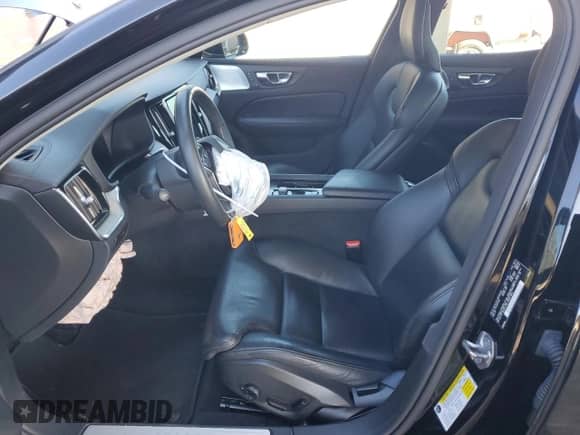 2022 Volvo S60 Inscription z VIN 7JRL12TL2NG157962, wystawiony jako Copart lot #49443275 z przebiegiem 67 539 mil mil oraz Szkoda całkowita • Salvage title. Historia ofert i sprzedaży dostępna na DreamBid. Obrazek 7.