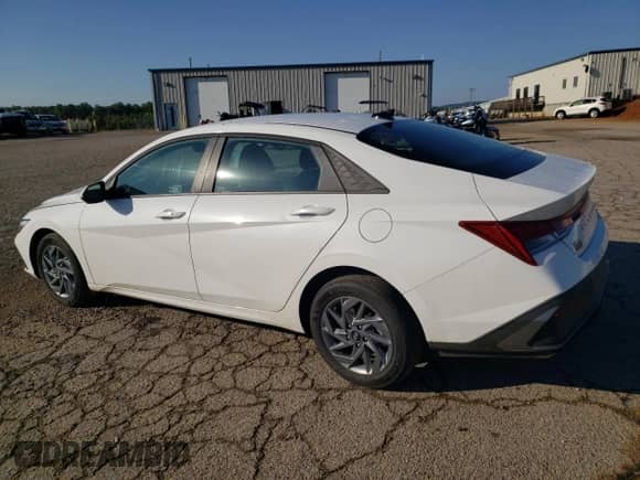 2025 Hyundai Elantra Blue z VIN KMHLM4DJ5SU124610, wystawiony jako Copart lot #62576555 z przebiegiem 18 023 mil mil oraz Szkoda całkowita • Salvage title. Historia ofert i sprzedaży dostępna na DreamBid. Obrazek 2.