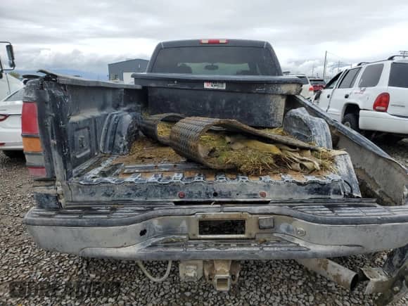 2005 Chevrolet Silverado 3500 DRW Wrk Trk z VIN 1GCJK33275F910522, wystawiony jako Copart lot #54566655 z przebiegiem 178 334 mil mil oraz Szkoda całkowita • Salvage title. Historia ofert i sprzedaży dostępna na DreamBid. Obrazek 6.