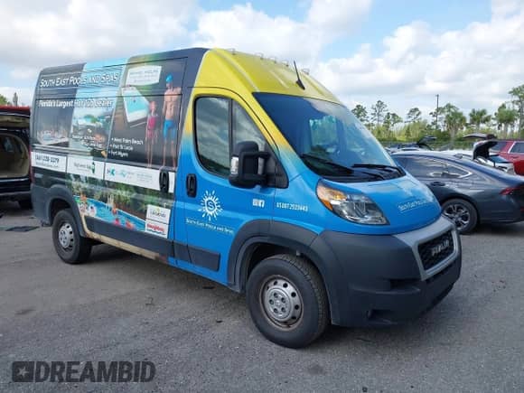 2022 Ram ProMaster Cargo z VIN 3C6LRVBG2NE119197, wystawiony jako IAAI lot #42045262 z przebiegiem 72 484 mil mil oraz . Historia ofert i sprzedaży dostępna na DreamBid. Obrazek 1.