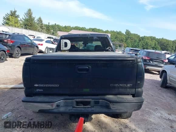 2006 Chevrolet Silverado 2500HD LT3 с VIN 1GCHK23D46F258809, выставлен на аукционе IAAI как лот 43330095 с пробегом 253 924 миль миль и . История ставок и продаж доступна на DreamBid. Изображение 16.