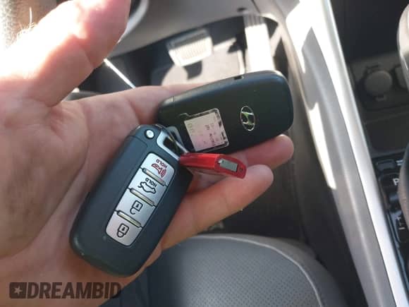 2012 Hyundai Sonata Hybrid z VIN KMHEC4A4XCA022457, wystawiony jako IAAI lot #43380145 z przebiegiem 96 579 mil mil oraz . Historia ofert i sprzedaży dostępna na DreamBid. Obrazek 11.