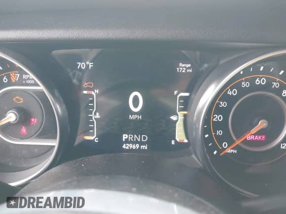 2021 Jeep Wrangler Unlimited Sahara Altitude z VIN 1C4HJXEG5MW613068, wystawiony jako IAAI lot #41768897 z przebiegiem 42 969 mil mil oraz . Historia ofert i sprzedaży dostępna na DreamBid. Obrazek 7.