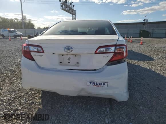 2014 Toyota Camry LE с VIN 4T1BF1FK4EU429255, выставлен на аукционе Copart как лот 86164905 с пробегом 196 715 миль миль и Списание • Salvage title. История ставок и продаж доступна на DreamBid. Изображение 6.