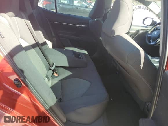 2023 Toyota Camry LE z VIN 4T1C11AK2PU185392, wystawiony jako Copart lot #81824225 z przebiegiem 31 281 mil mil oraz Szkoda całkowita • Salvage title. Historia ofert i sprzedaży dostępna na DreamBid. Obrazek 10.