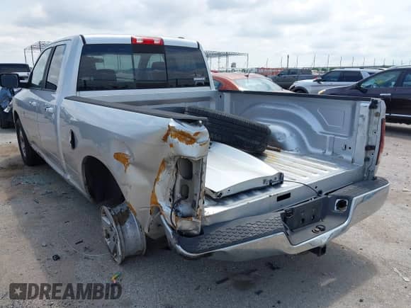 2010 Dodge 1500 SLT z VIN 1D7RB1GP4AS160081, wystawiony jako IAAI lot #42352840 z przebiegiem 210 688 mil mil oraz . Historia ofert i sprzedaży dostępna na DreamBid. Obrazek 3.