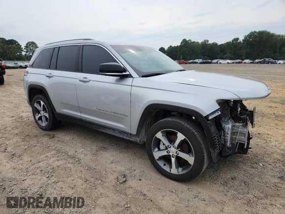2024 Jeep Grand Cherokee Limited with VIN 1C4RJHBG6RC683315, listed as a Copart auction lot 71282725 with 5,920 mi miles and Salvage title. Bid and sale history available at DreamBid. Image 4.
