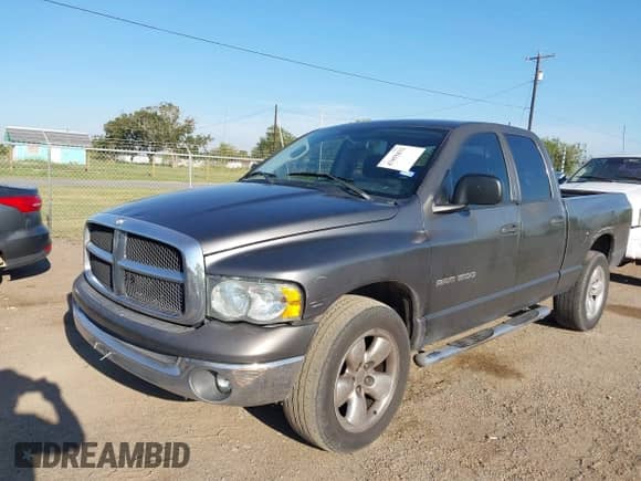 2004 Dodge 1500 SLT с VIN 1D7HA18N64J243968, выставлен на аукционе IAAI как лот 43455832 с пробегом 392 615 миль миль и . История ставок и продаж доступна на DreamBid. Изображение 2.