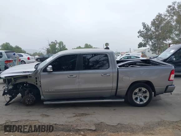 2020 Ram 1500 Lone Star z VIN 1C6RREFM6LN398253, wystawiony jako IAAI lot #42017656 z przebiegiem 84 669 mil mil oraz . Historia ofert i sprzedaży dostępna na DreamBid. Obrazek 15.