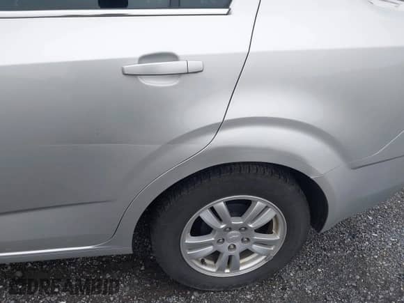 2013 Chevrolet Sonic LT с VIN 1G1JC5SB3D4136864, выставлен на аукционе IAAI как лот 42608192 с пробегом 135 750 миль миль и . История ставок и продаж доступна на DreamBid. Изображение 6.