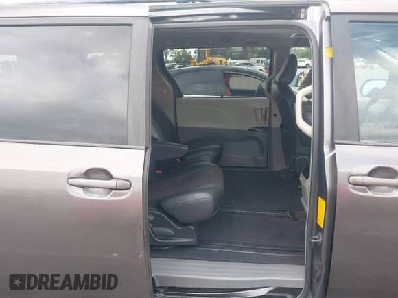 2011 Toyota Sienna SE z VIN 5TDXK3DC5BS162558, wystawiony jako IAAI lot #43213683 z przebiegiem 163 949 mil mil oraz . Historia ofert i sprzedaży dostępna na DreamBid. Obrazek 8.